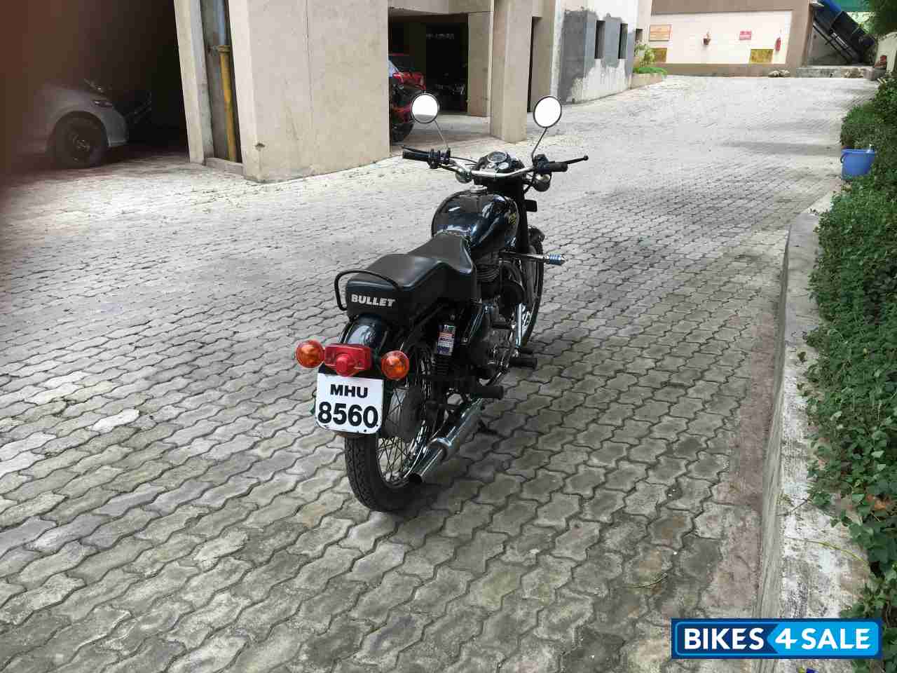 Black Royal Enfield Bullet Standard 350