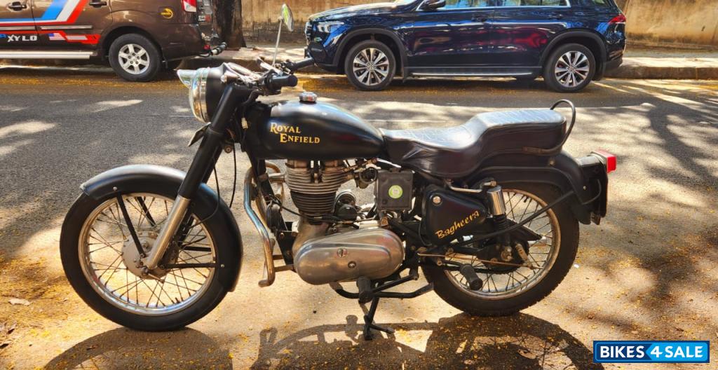 Black Royal Enfield Bullet Standard 350