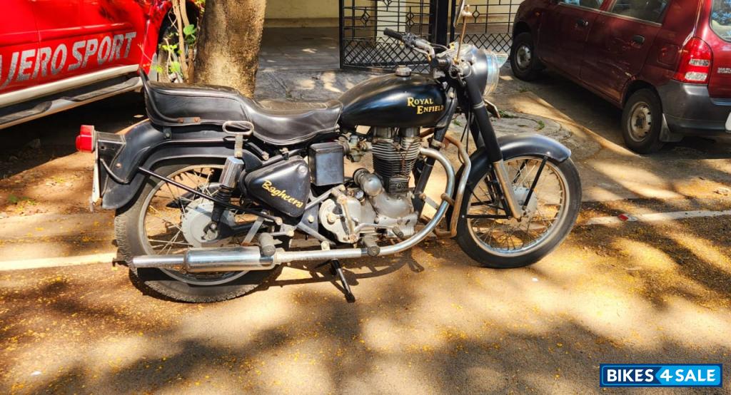 Black Royal Enfield Bullet Standard 350