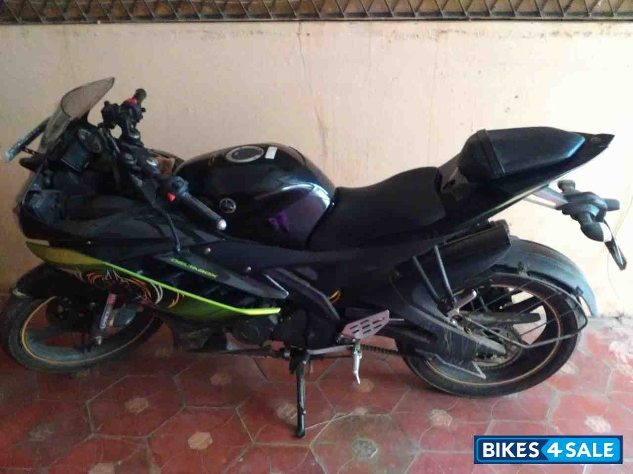 Black And Green Yamaha YZF R15