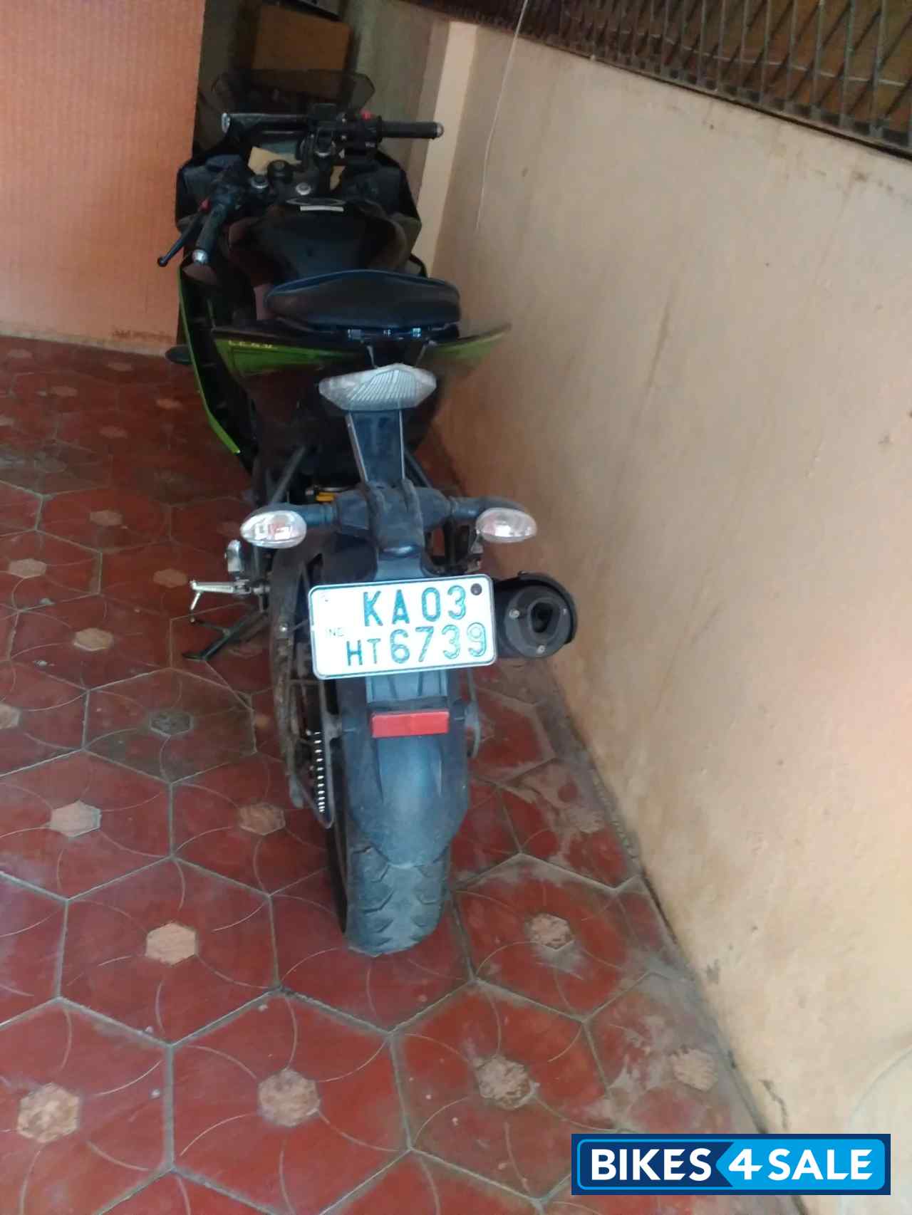 Black And Green Yamaha YZF R15