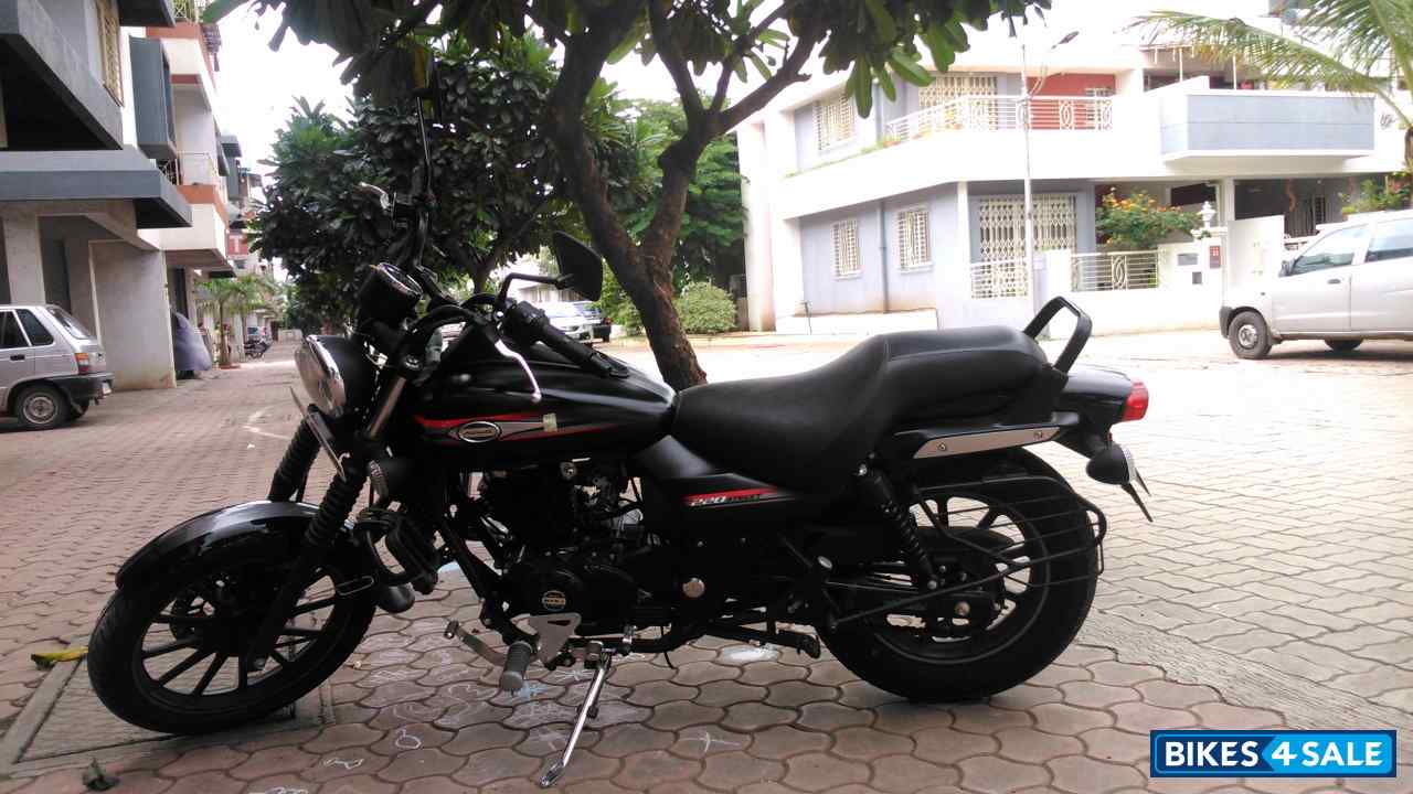 Black Bajaj Avenger Street 220