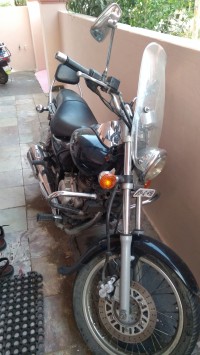 Black Bajaj Avenger 220 DTS-i