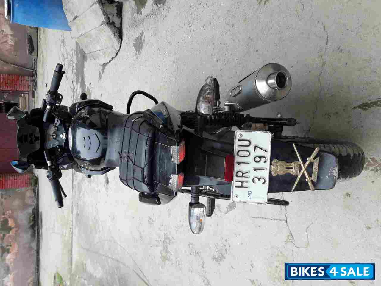 Black Bajaj Pulsar 220 DTSFi