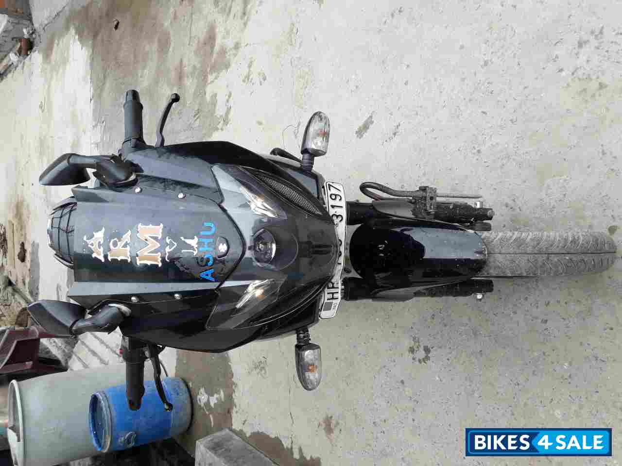 Black Bajaj Pulsar 220 DTSFi