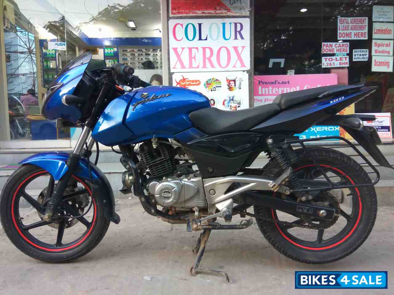 Blue Bajaj Pulsar 180 DTSi