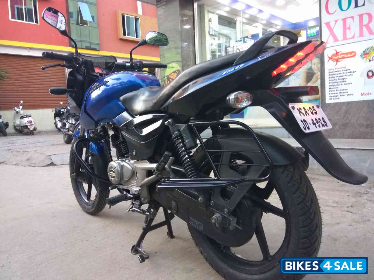 Blue Bajaj Pulsar 180 DTSi