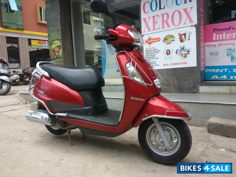 Red Suzuki Access 125