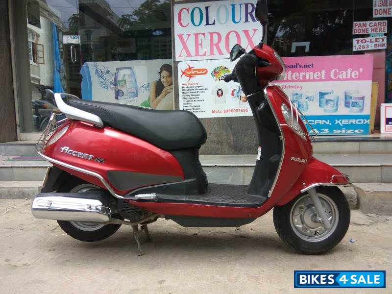 Red Suzuki Access 125