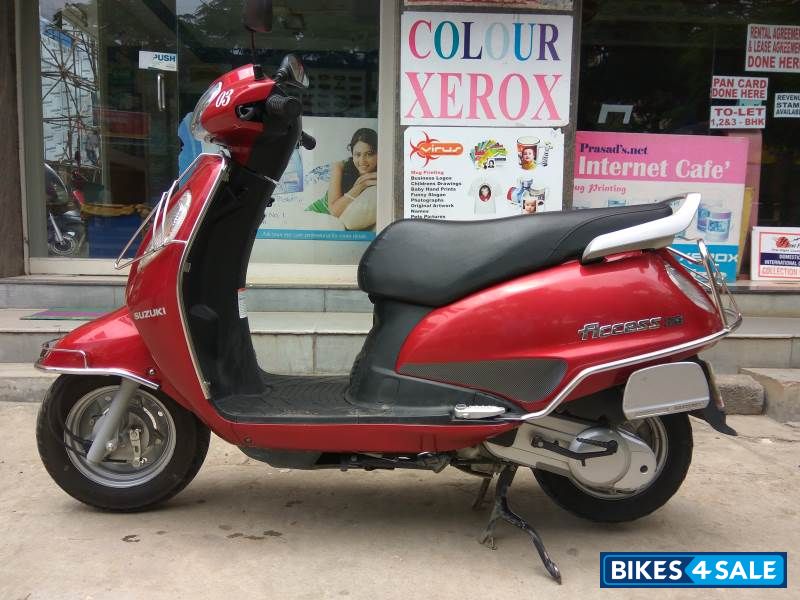 Red Suzuki Access 125