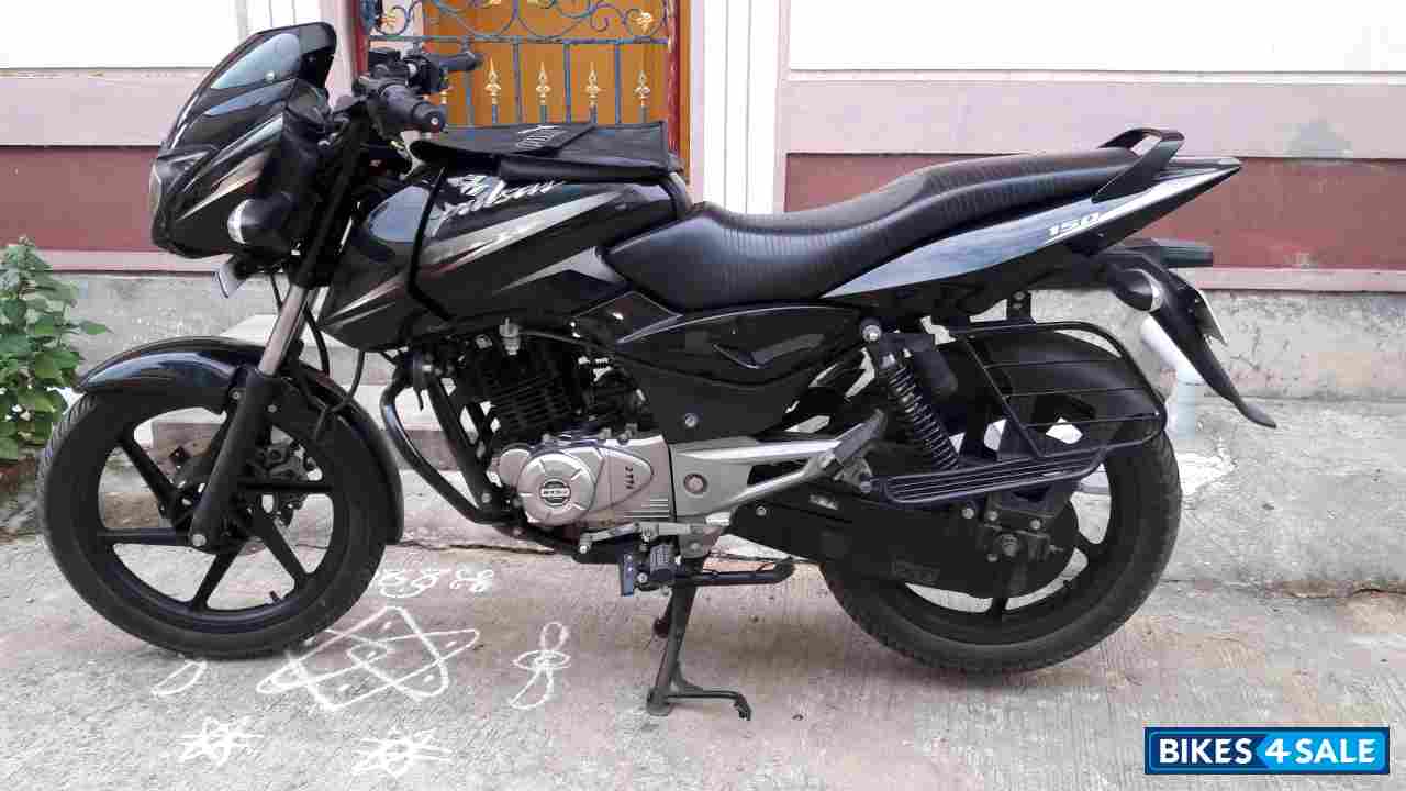Black Bajaj Pulsar 150 DTSi