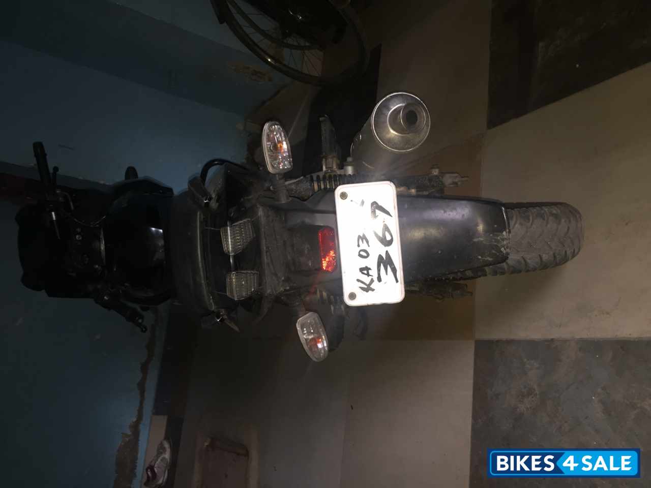 Black Bajaj Pulsar 220 DTSFi