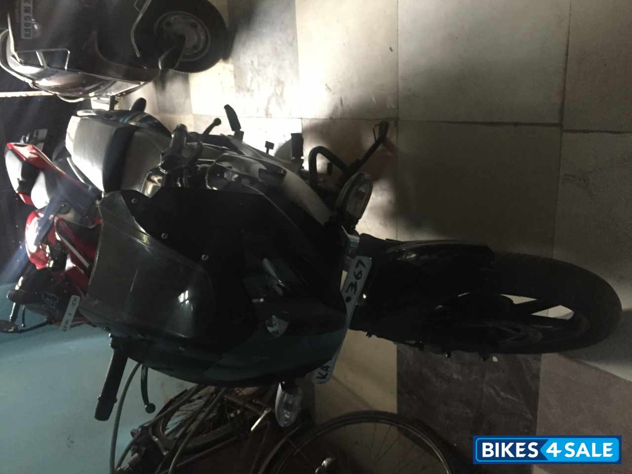 Black Bajaj Pulsar 220 DTSFi