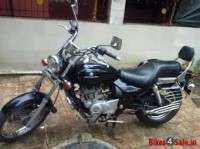 Black Bajaj Avenger 220 DTS-i