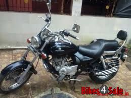 Black Bajaj Avenger 220 DTS-i