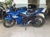 Blue Suzuki Gixxer SF