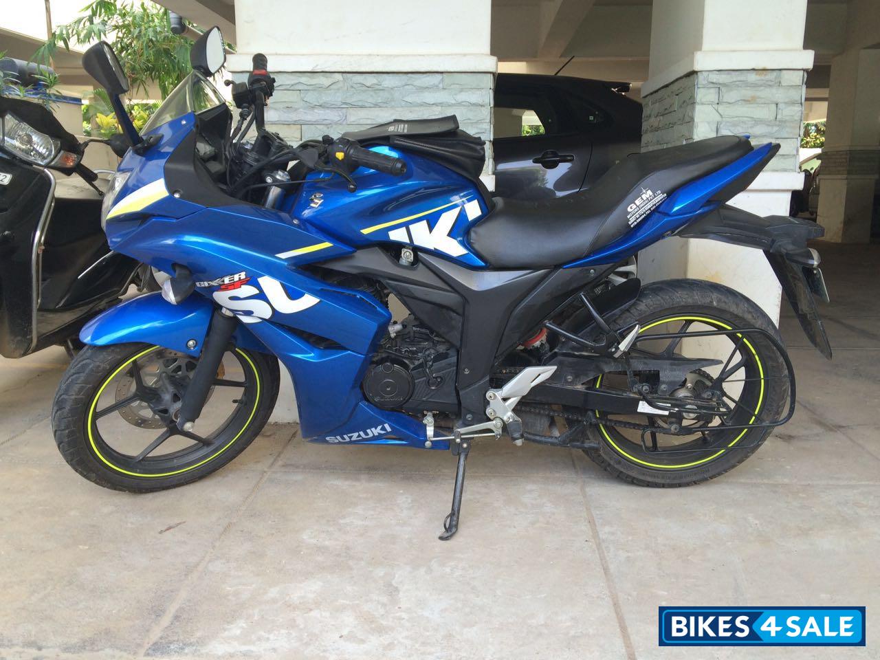 Blue Suzuki Gixxer SF
