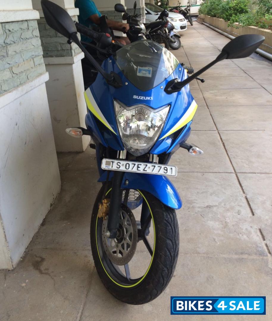 Blue Suzuki Gixxer SF