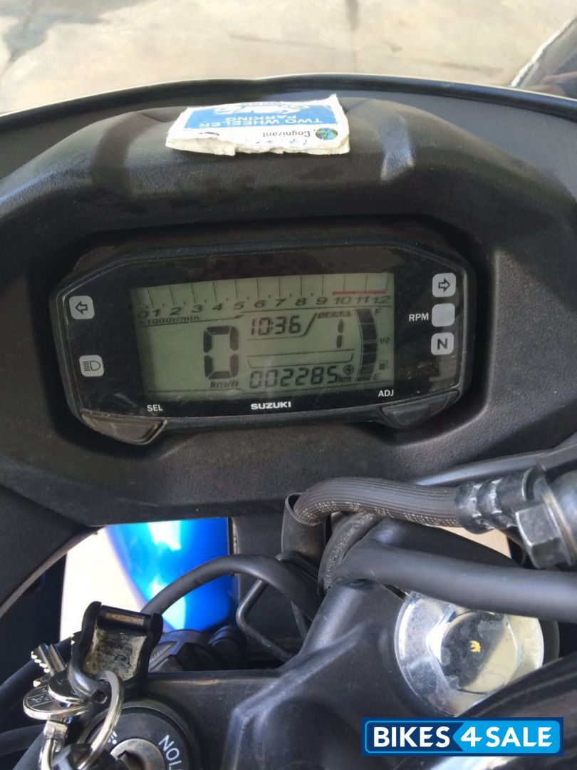 Blue Suzuki Gixxer SF