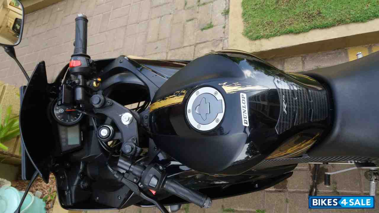 Black And Gold Yamaha YZF R15 V2