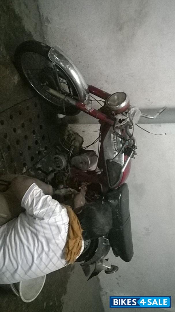 Red Yamaha  Yamaha L2G 100 cc 2 Stroke