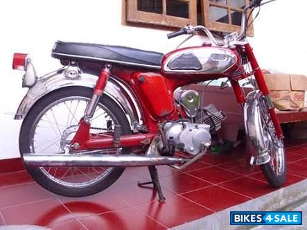 Red Yamaha Yamaha L2G 100 cc 2 Stroke Red Yamaha Yamaha L2G 100 cc 2 Stroke