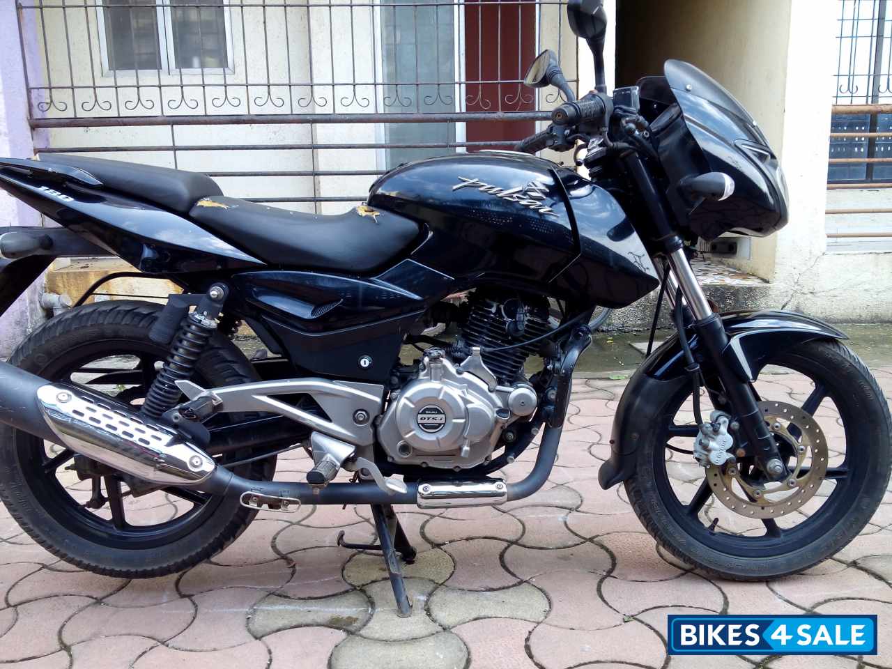 Black Bajaj Pulsar 180 DTSi
