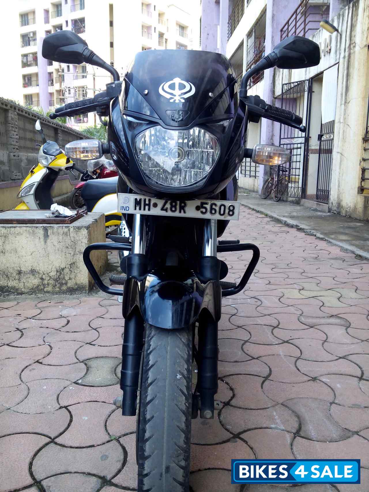 Black Bajaj Pulsar 180 DTSi