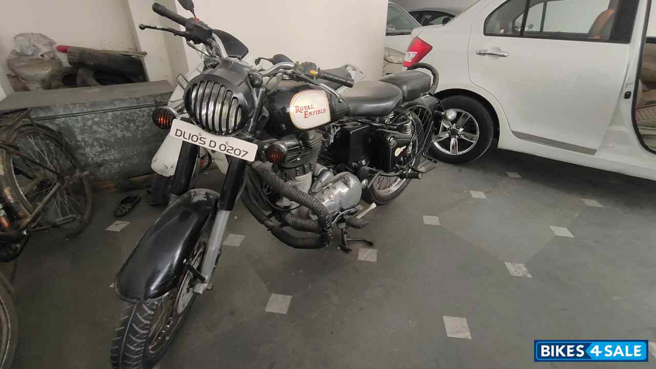 Black Royal Enfield Classic 350