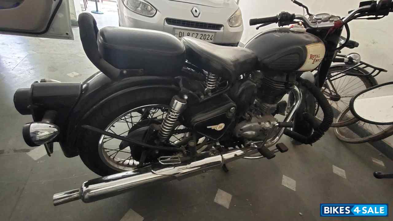 Black Royal Enfield Classic 350 Black Royal Enfield Classic 350