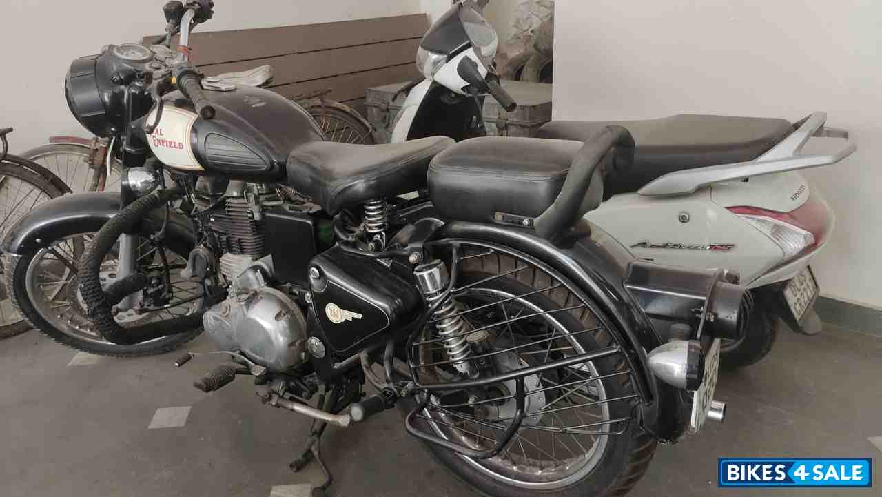 Black Royal Enfield Classic 350 Black Royal Enfield Classic 350