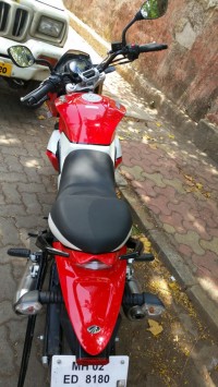 White-red Mahindra Mojo