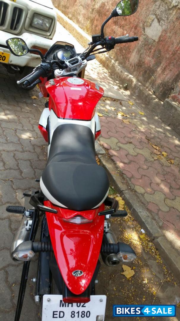 White-red Mahindra Mojo White-red Mahindra Mojo