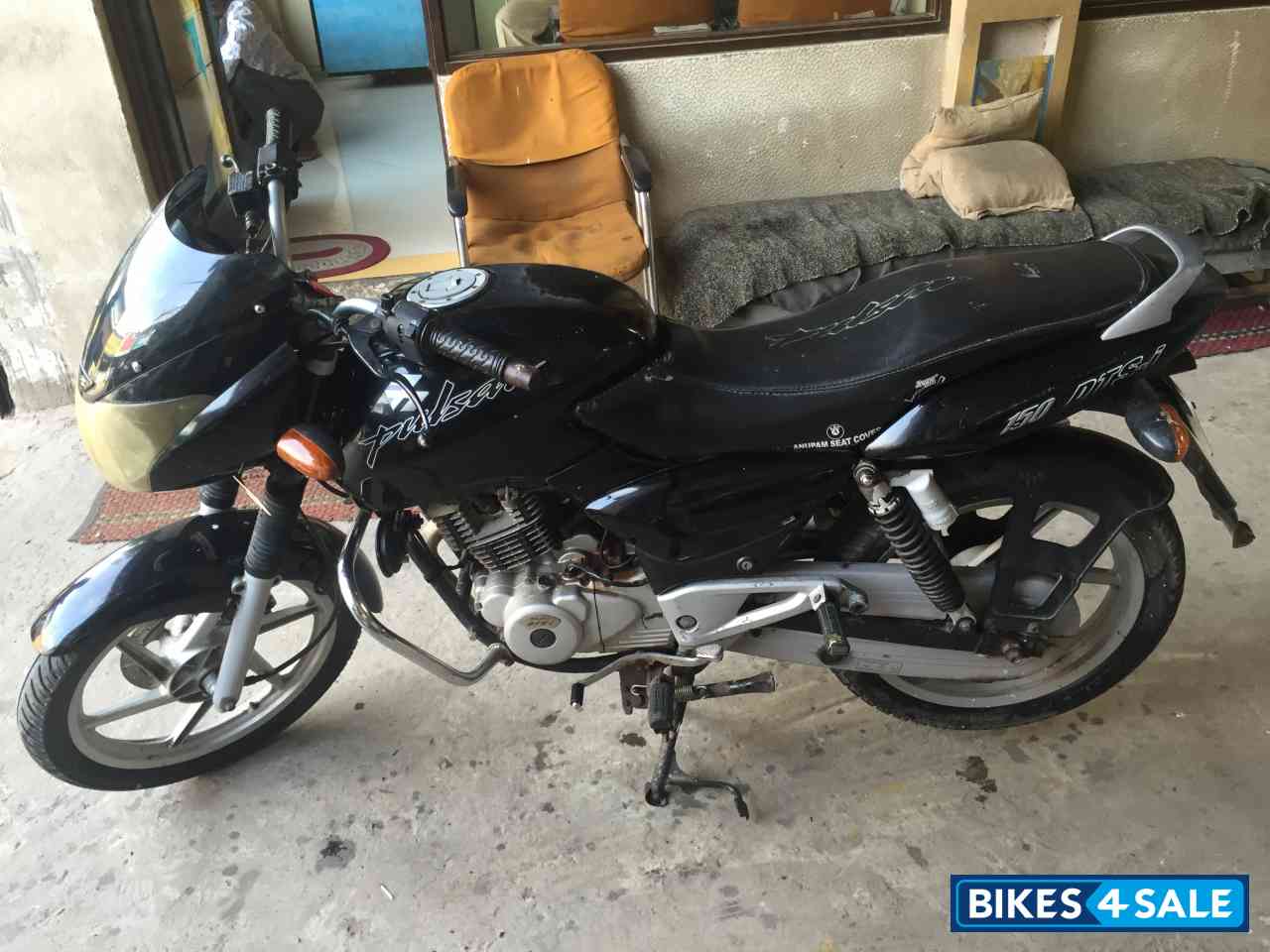 Black Bajaj Pulsar 150 DTSi