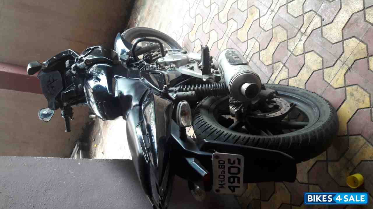 Black Bajaj Pulsar 220 DTSFi