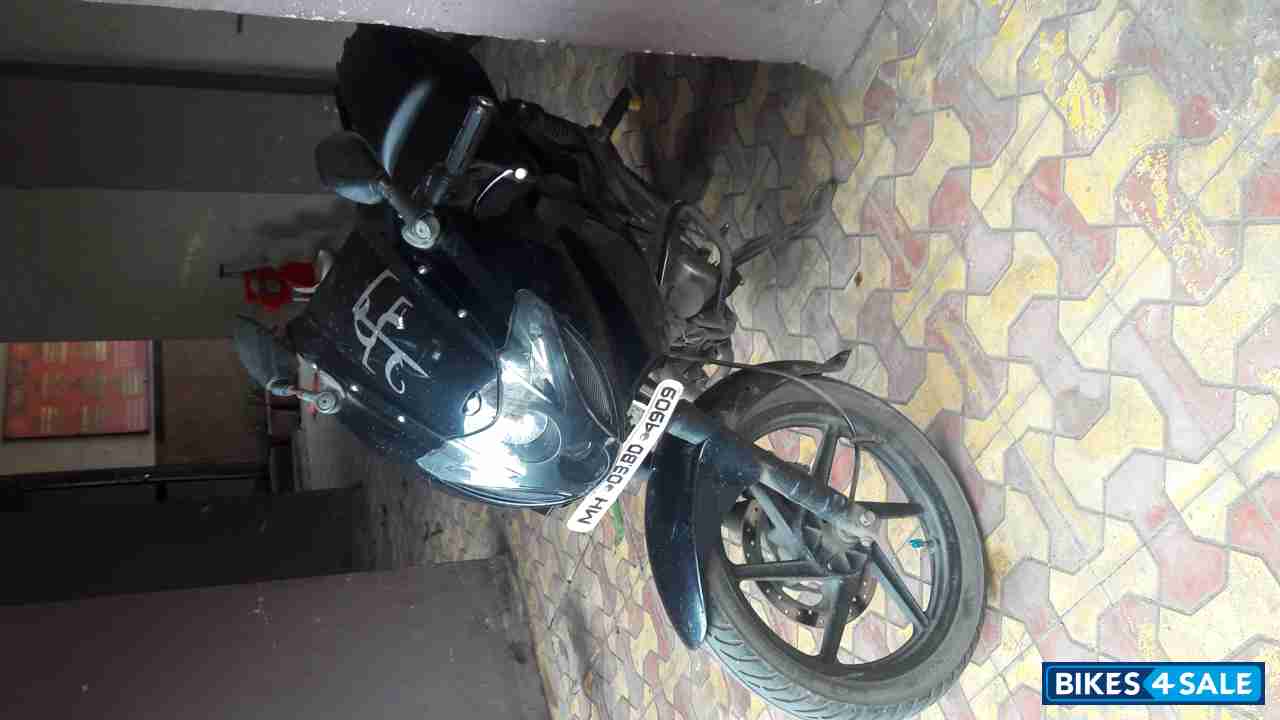 Black Bajaj Pulsar 220 DTSFi