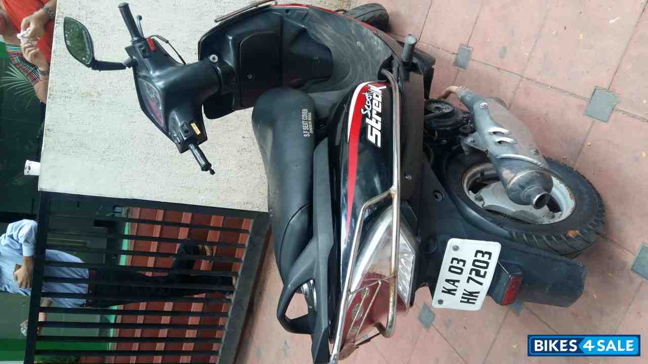 Marun TVS Scooty Streak