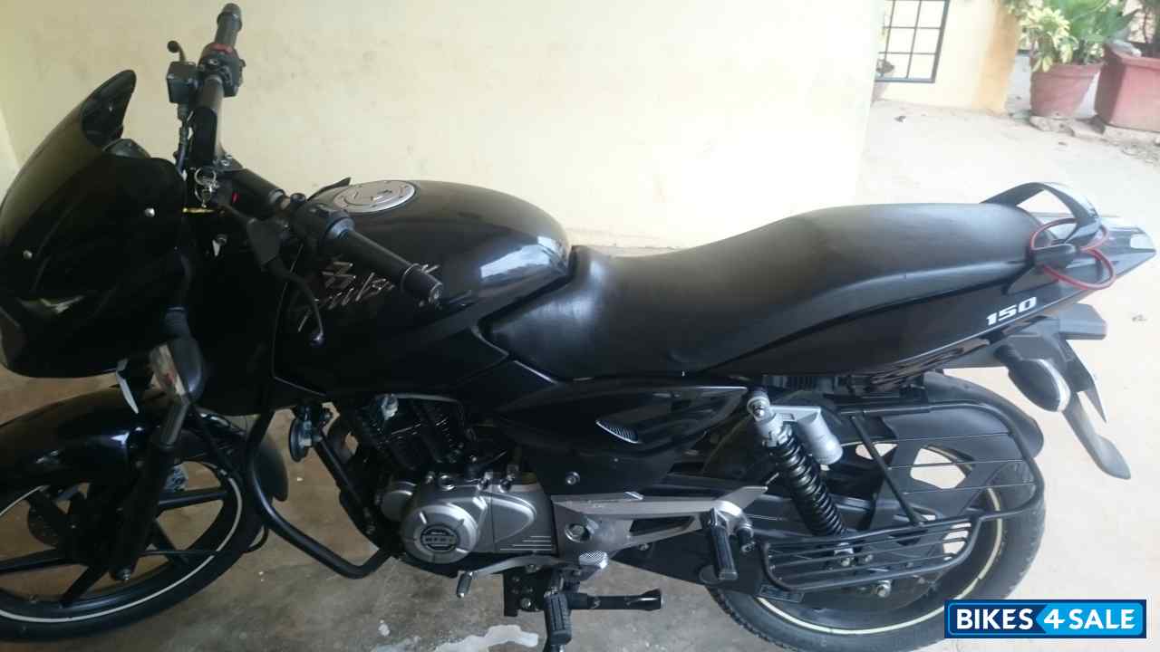 Black Bajaj Pulsar 150 DTSi Black Bajaj Pulsar 150 DTSi