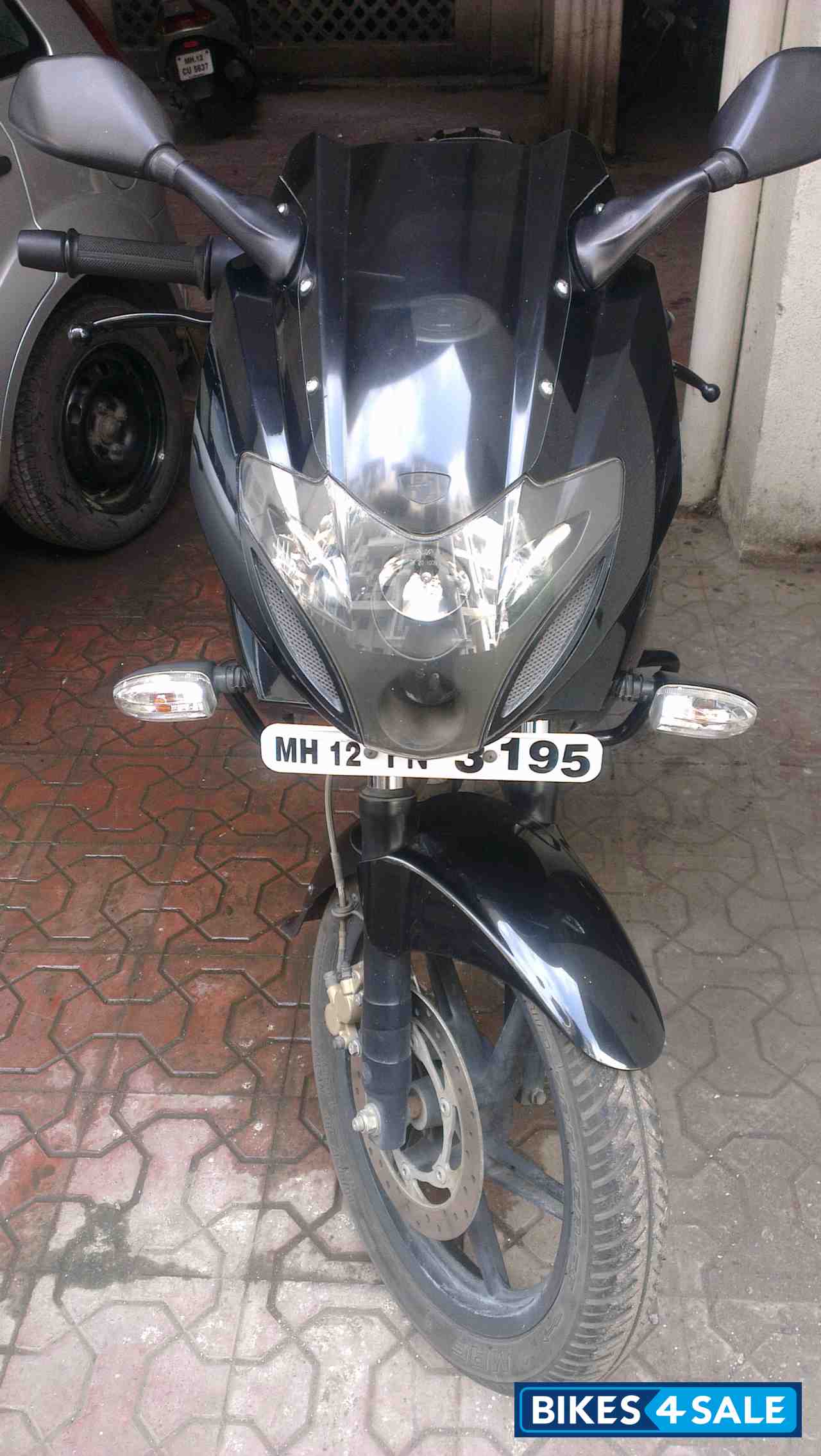 Black Bajaj Pulsar 220 DTSi