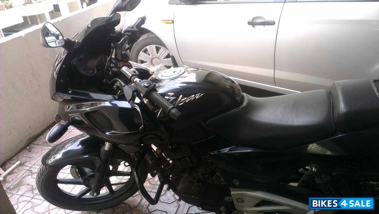 Black Bajaj Pulsar 220 DTSi