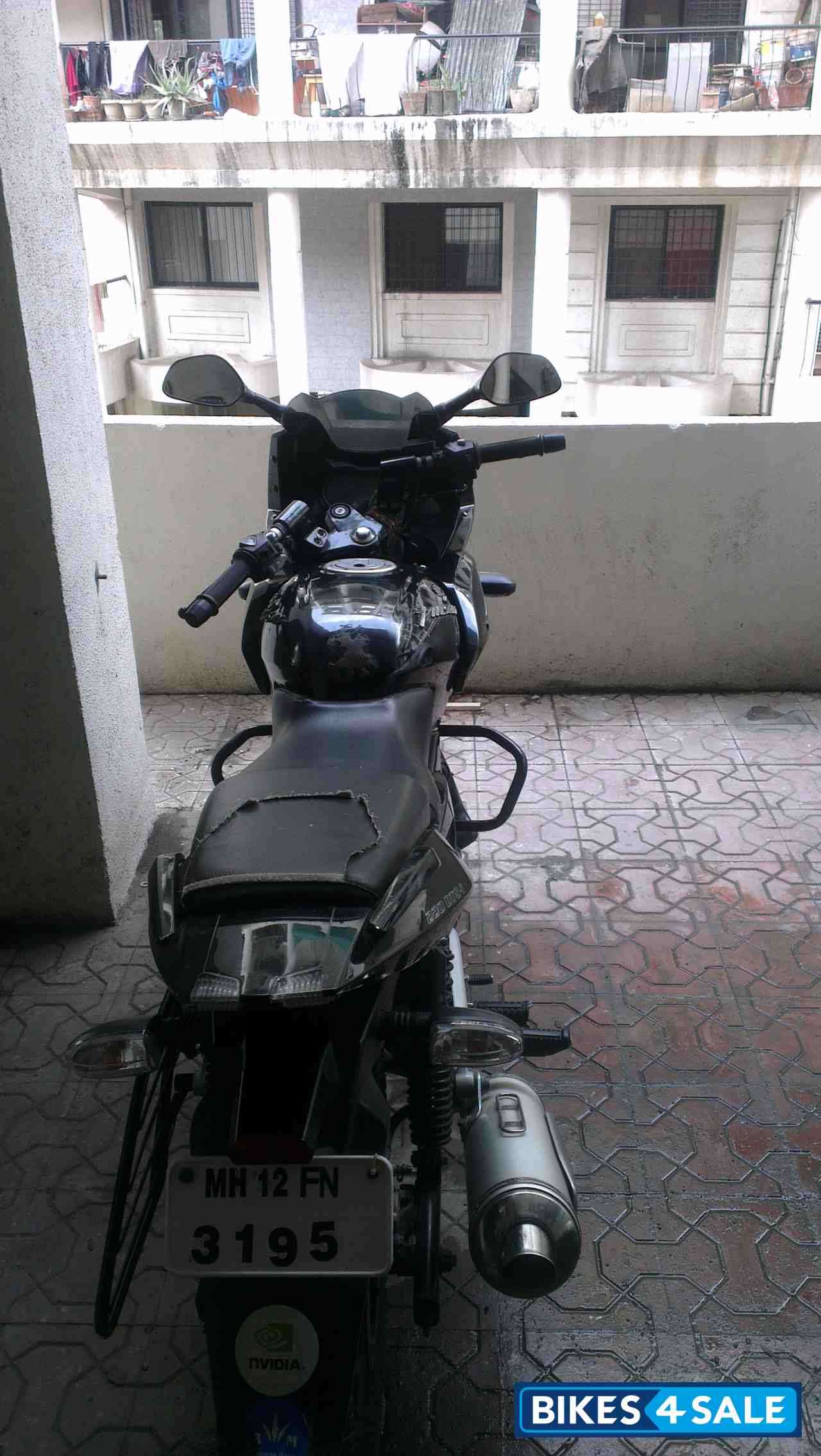 Black Bajaj Pulsar 220 DTSi