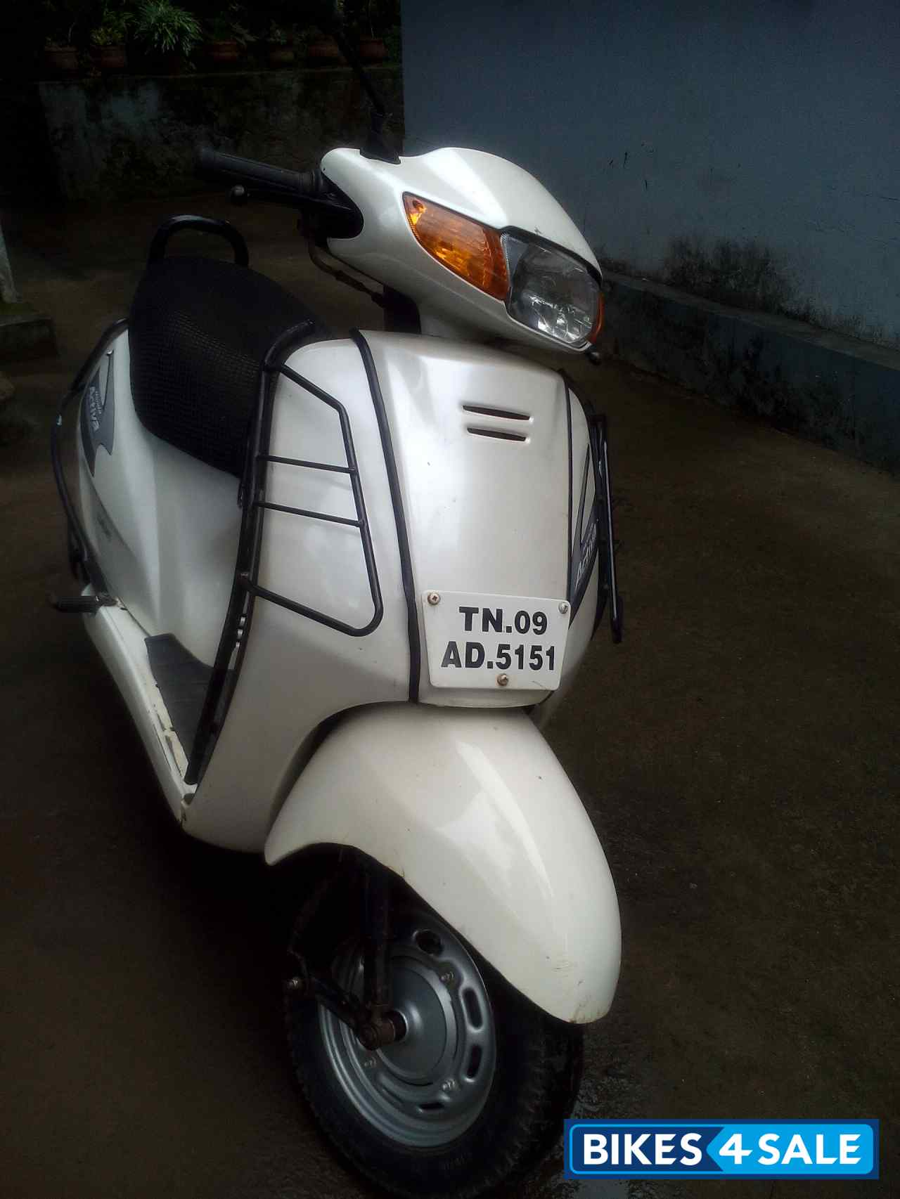 Pearl White Honda Activa