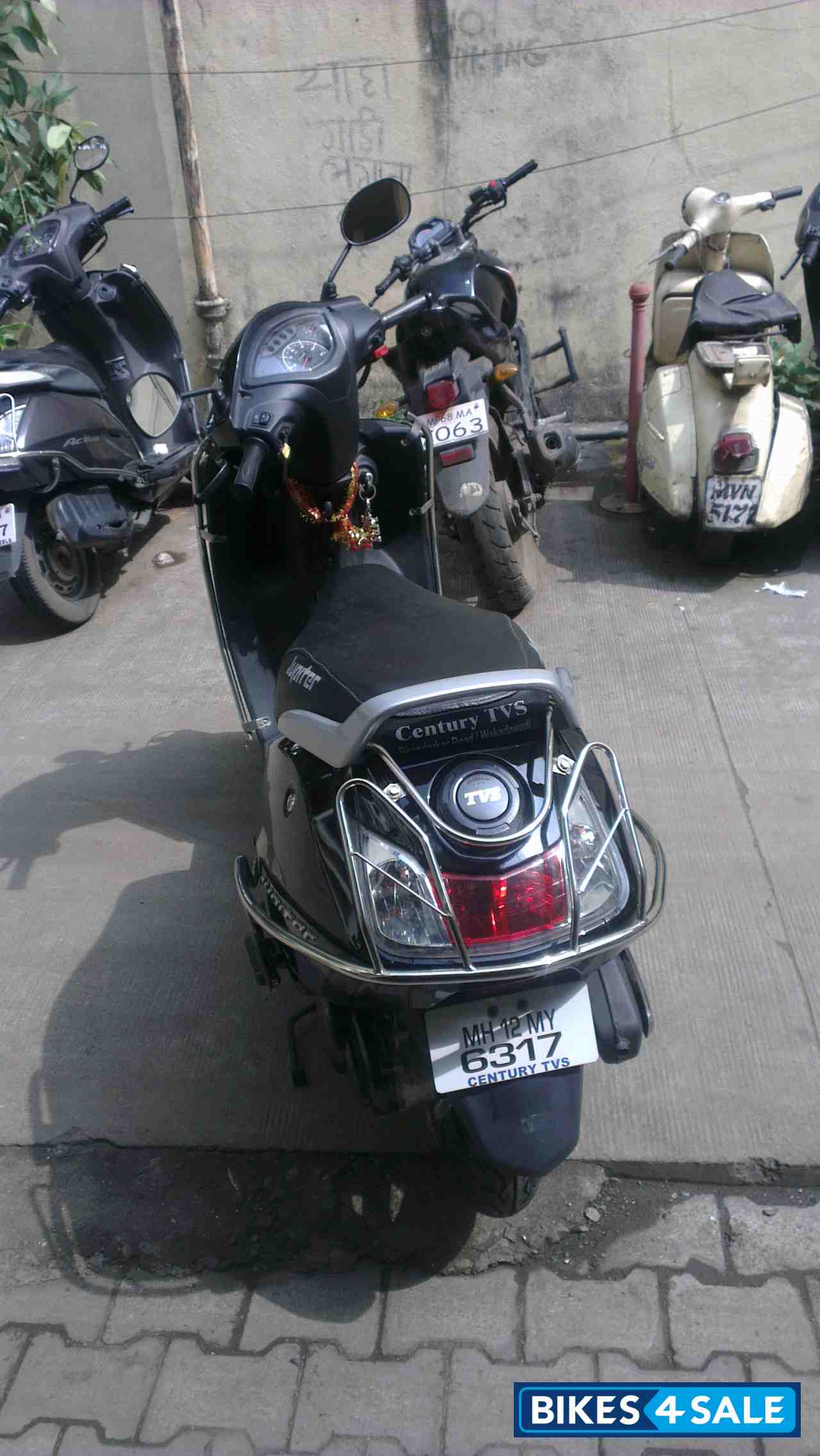 Black TVS Jupiter Black TVS Jupiter