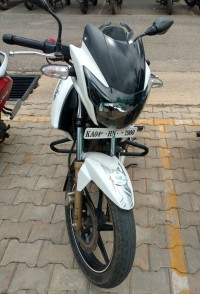 White TVS Apache RTR 180