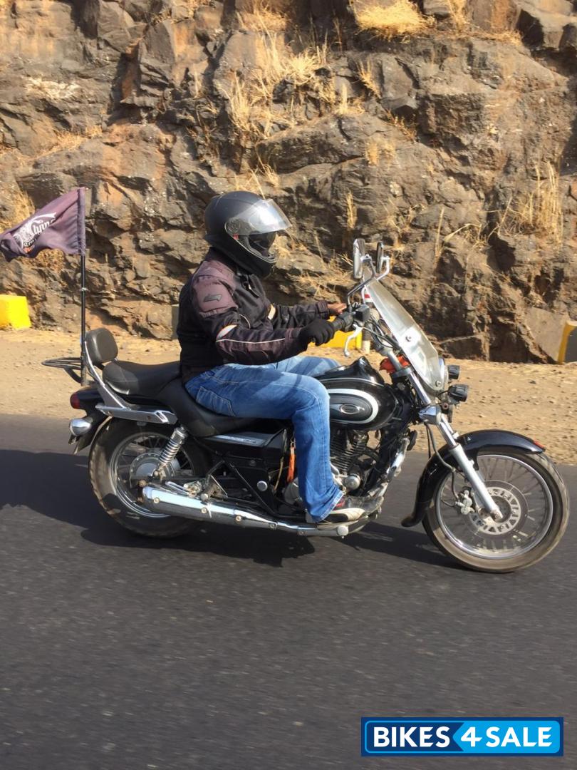 Black Bajaj Avenger Cruise 220