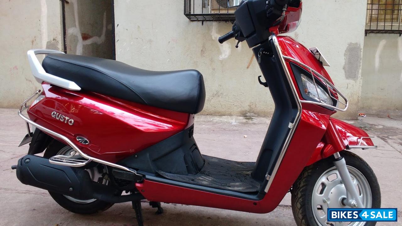 Red Mahindra Gusto Red Mahindra Gusto