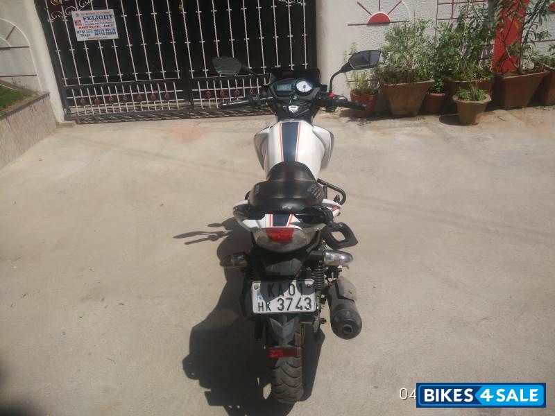 White TVS Apache RTR 160 White TVS Apache RTR 160