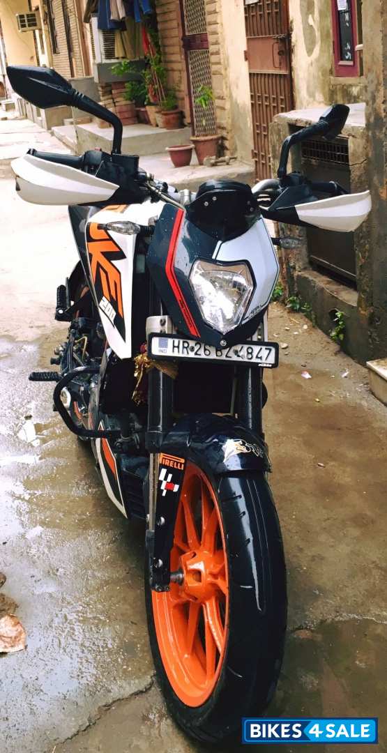 White KTM Duke 200