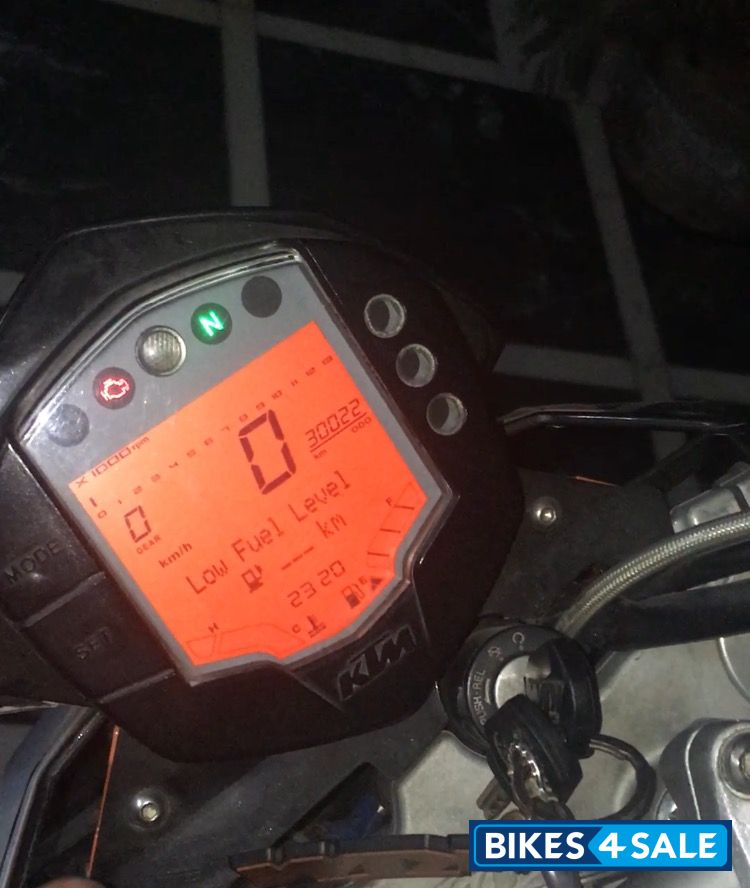 White KTM Duke 200 White KTM Duke 200