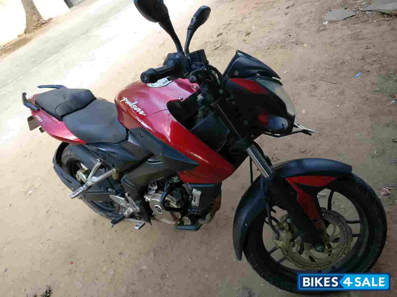 Red Bajaj Pulsar 200 NS
